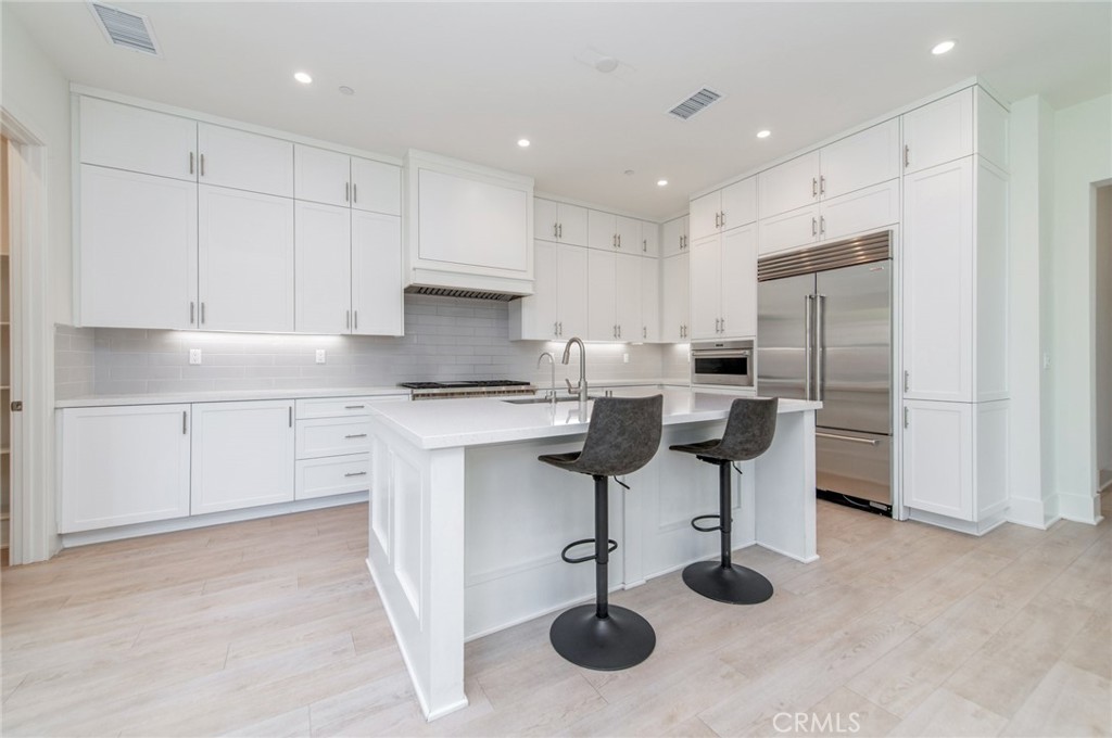 133 Hyperion Property Photo 11
