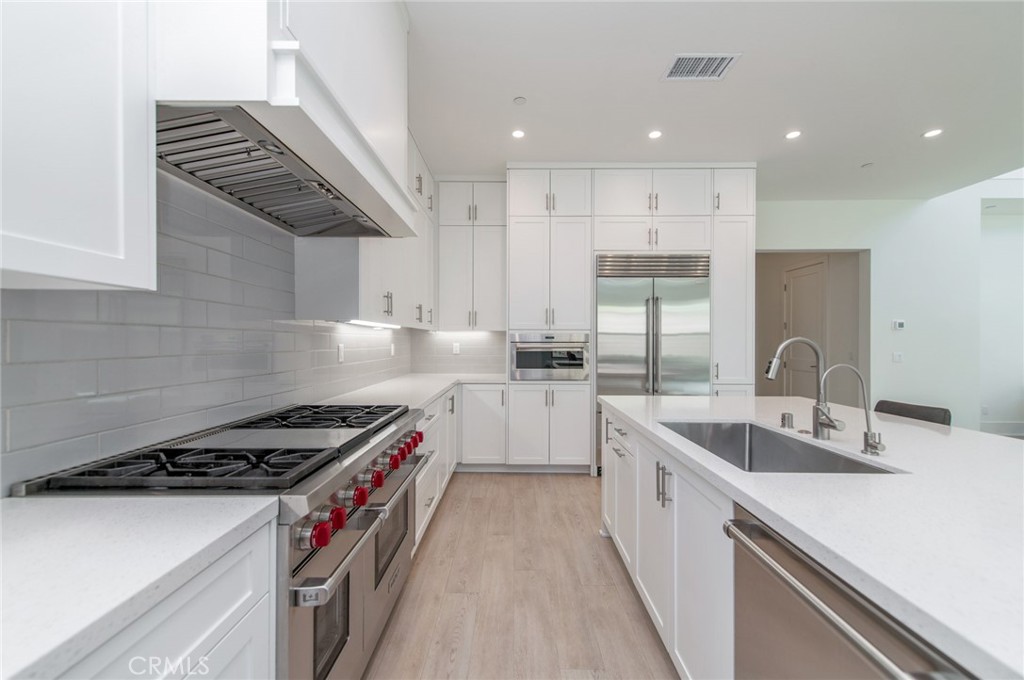 133 Hyperion Property Photo 12