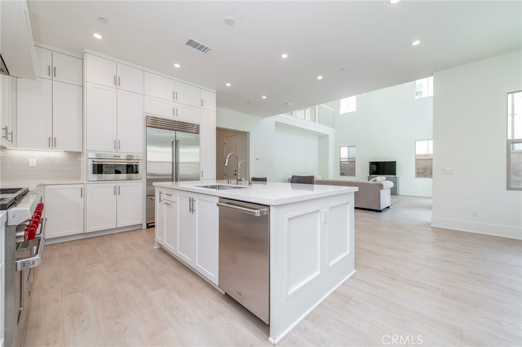 133 Hyperion Property Photo 13