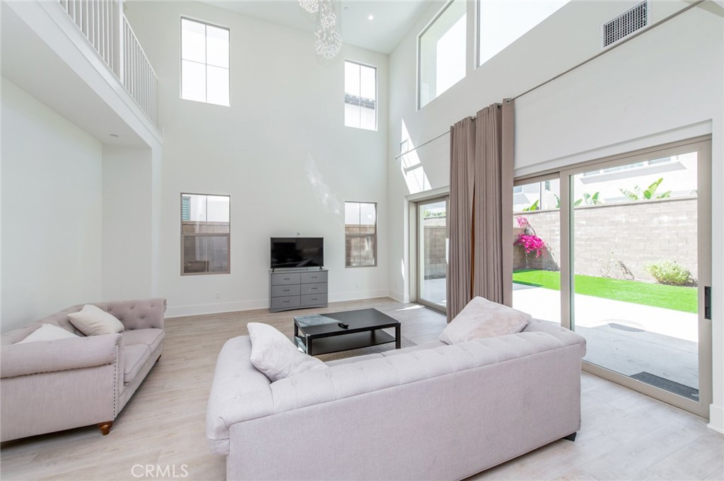 133 Hyperion Property Photo 17