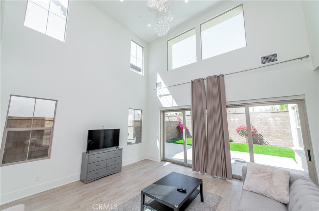 133 Hyperion Property Photo 18