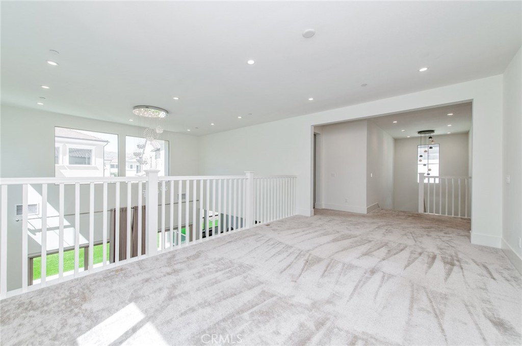 133 Hyperion Property Photo 27