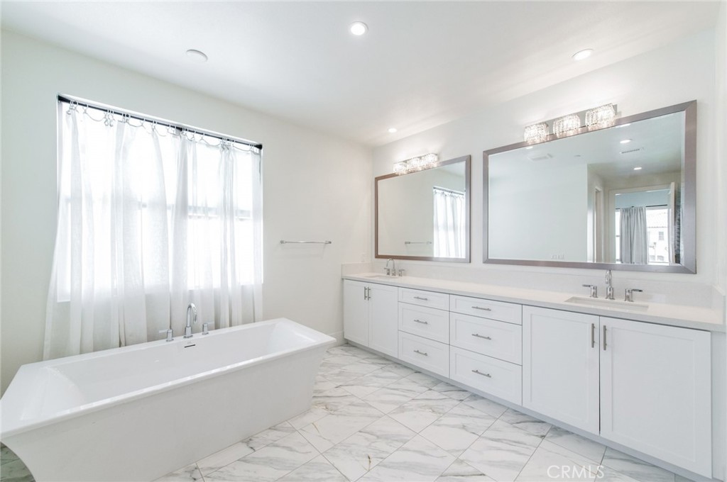 133 Hyperion Property Photo 36