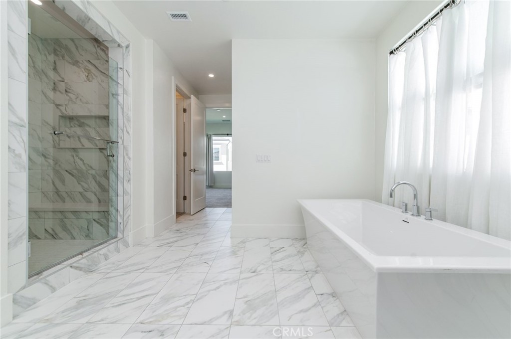 133 Hyperion Property Photo 38