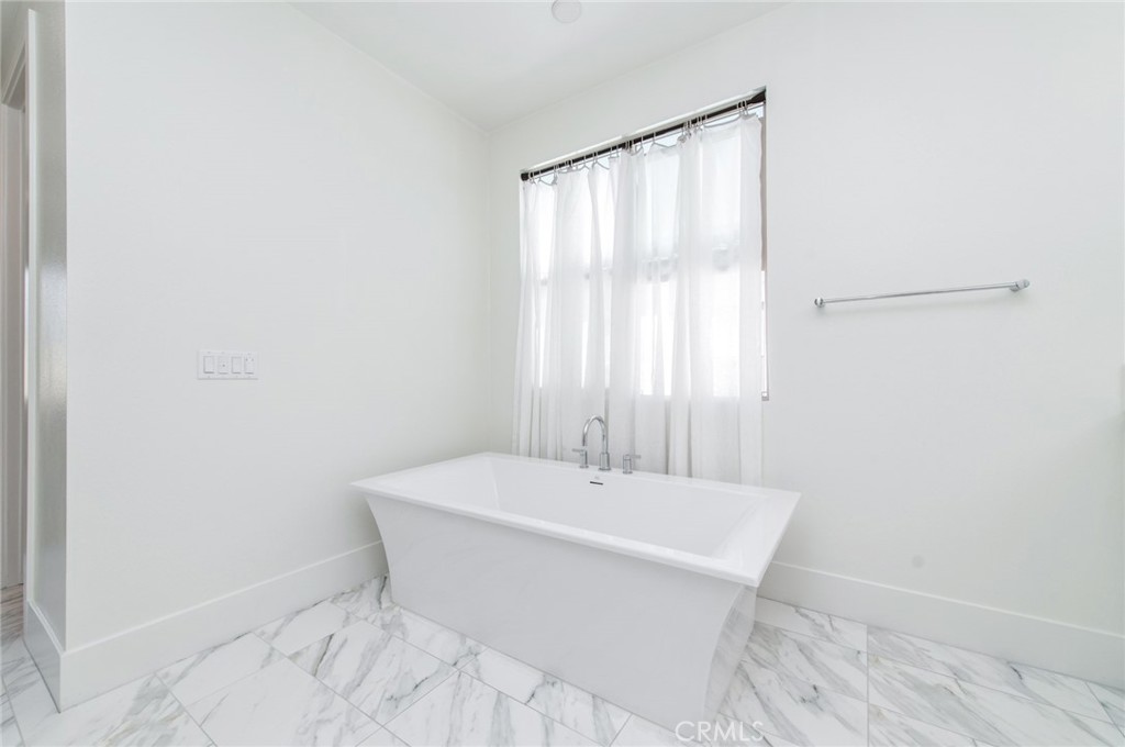 133 Hyperion Property Photo 40