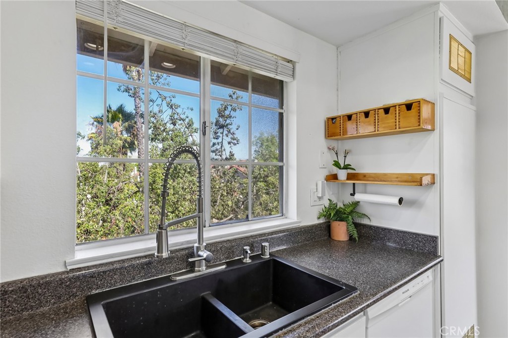 15 Via Hermosa Property Photo 3