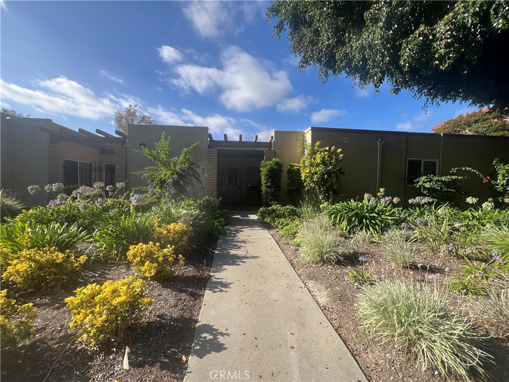 2356 Via Mariposa E C Property Photo 2