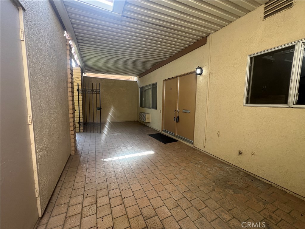2356 Via Mariposa E C Property Photo 3