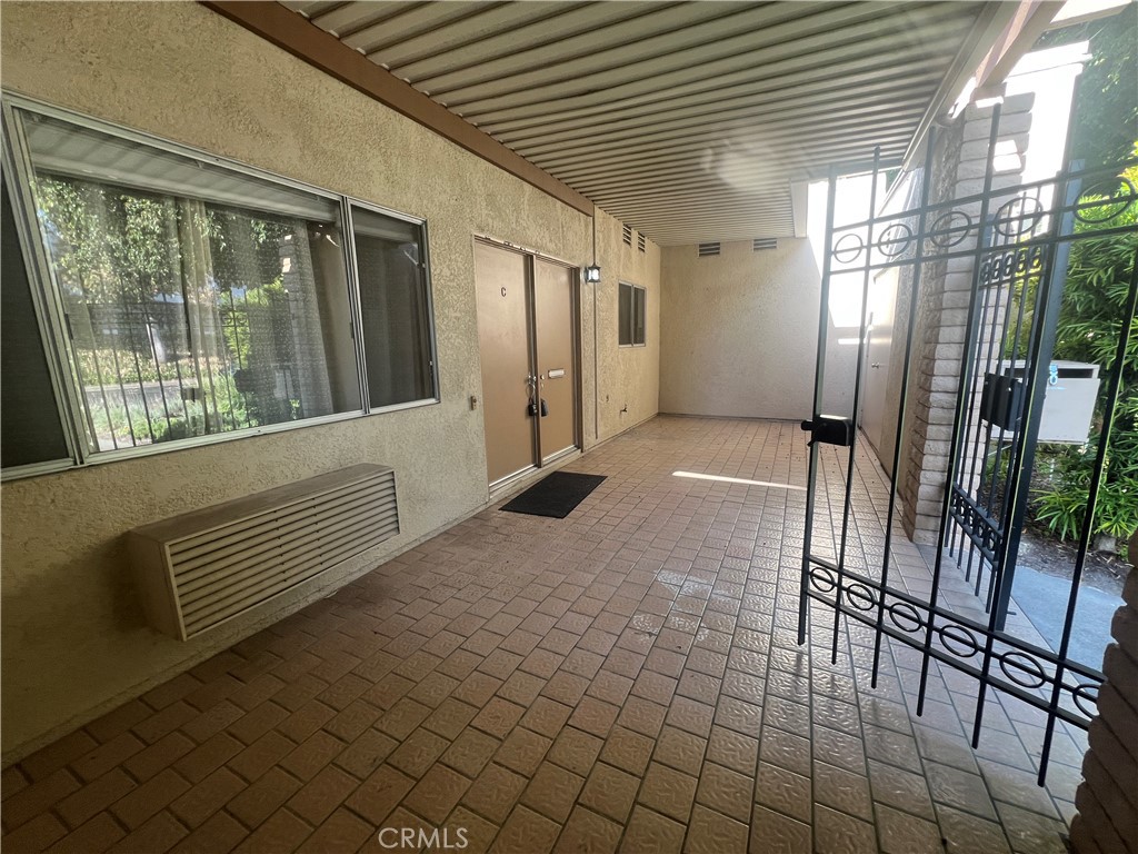 2356 Via Mariposa E C Property Photo 4