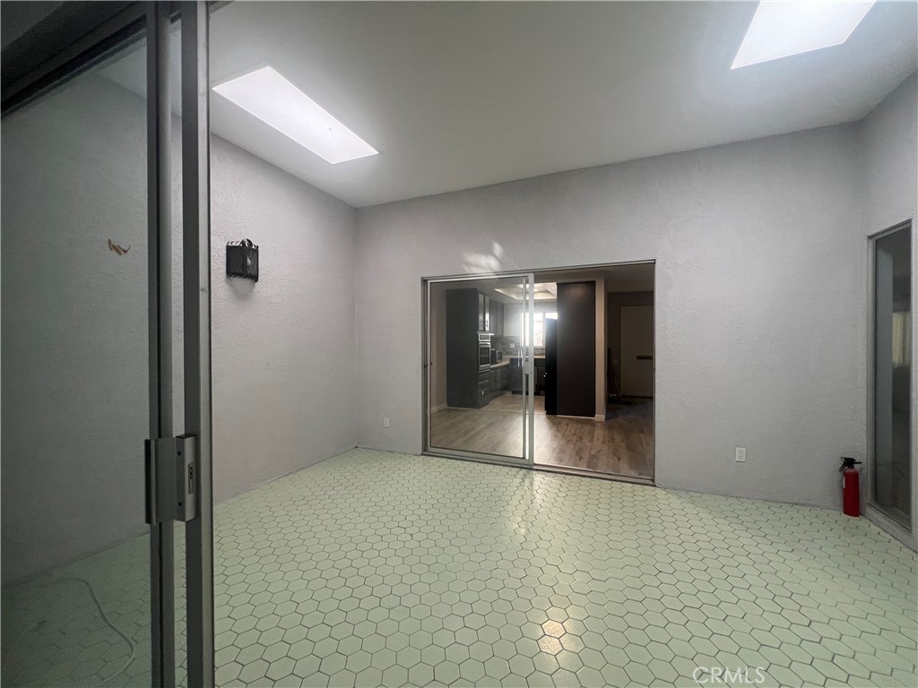 2356 Via Mariposa E C Property Photo 5