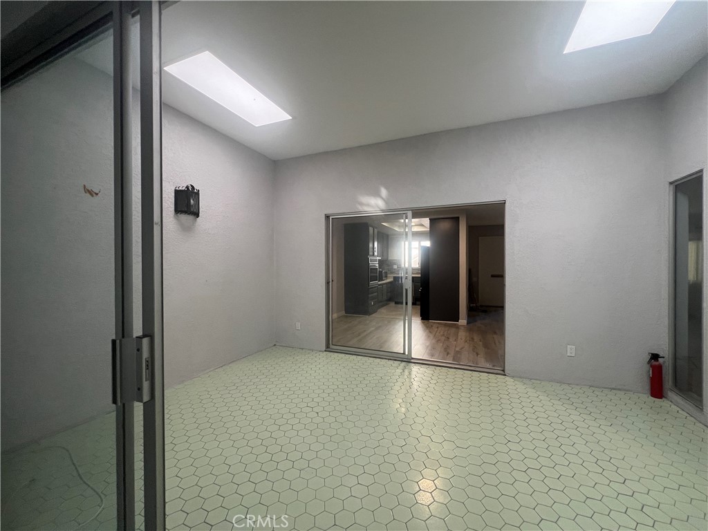 2356 Via Mariposa E C Property Photo 6