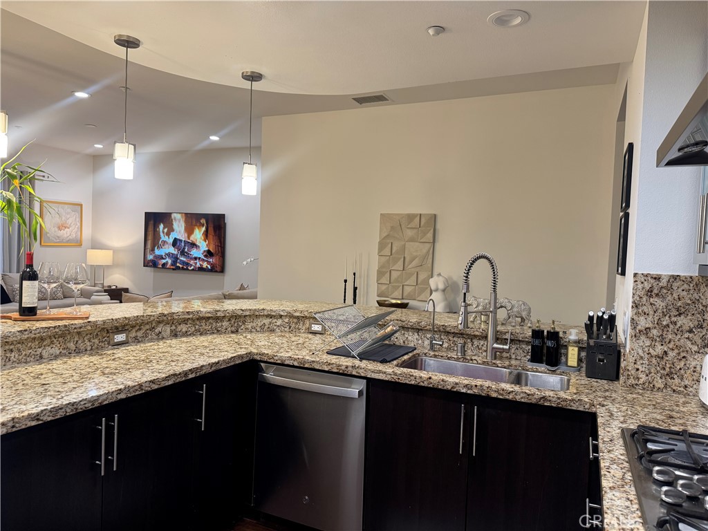 21 Gramercy 218 Property Photo 8