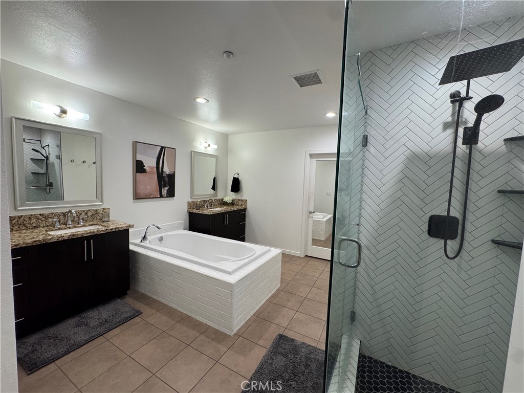 21 Gramercy 218 Property Photo 25