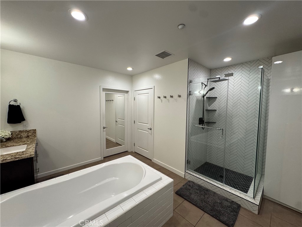 21 Gramercy 218 Property Photo 26
