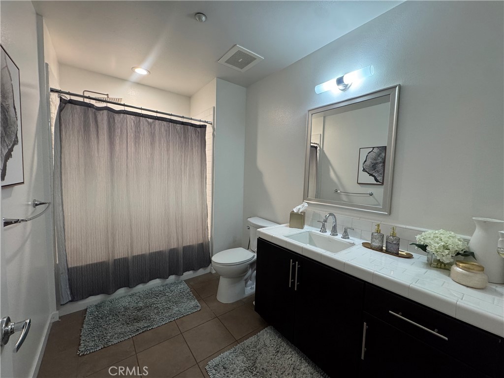 21 Gramercy 218 Property Photo 30