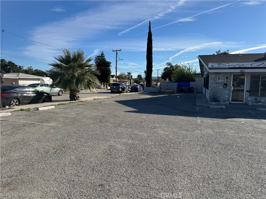 1661 W Base Line Property Photo 12
