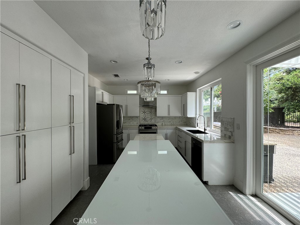 28 Deerwood Property Photo 7