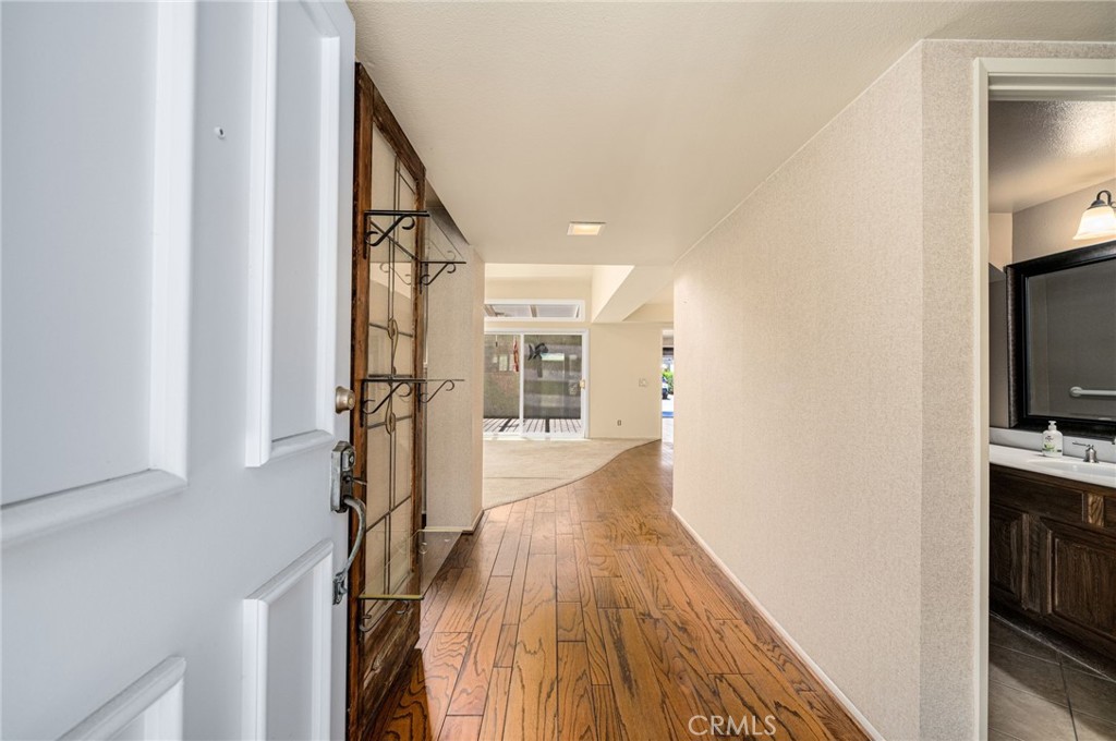 65 Claret Property Photo 3