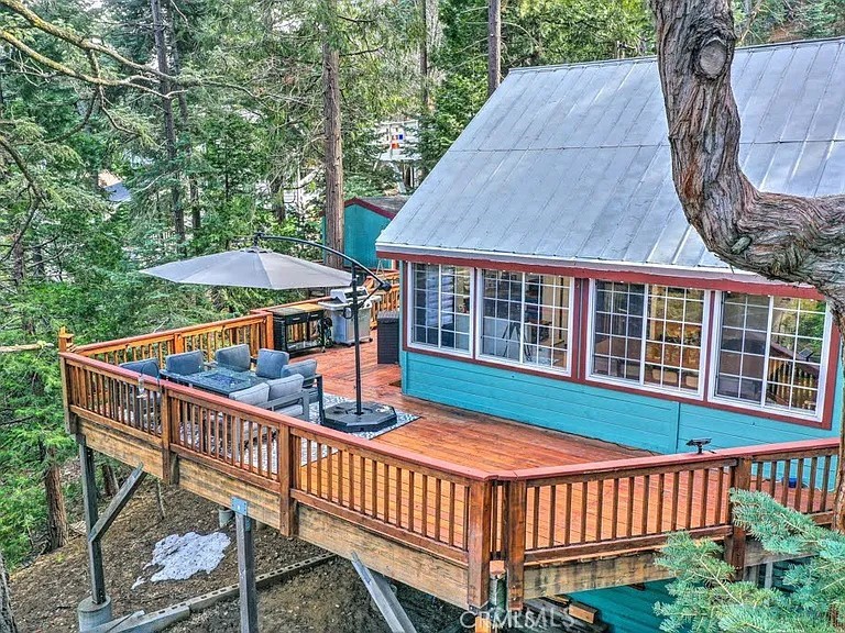 582 Rose Property Photo 2