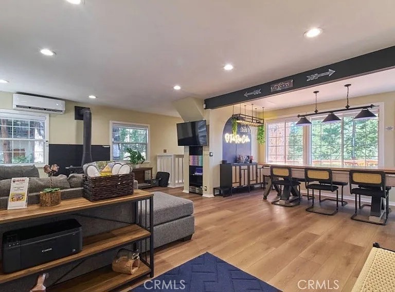 582 Rose Property Photo 5