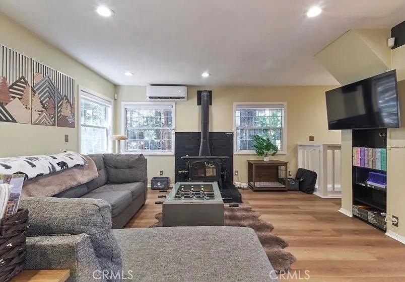 582 Rose Property Photo 6