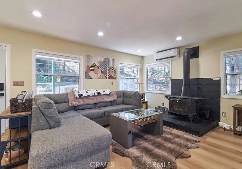 582 Rose Property Photo 7