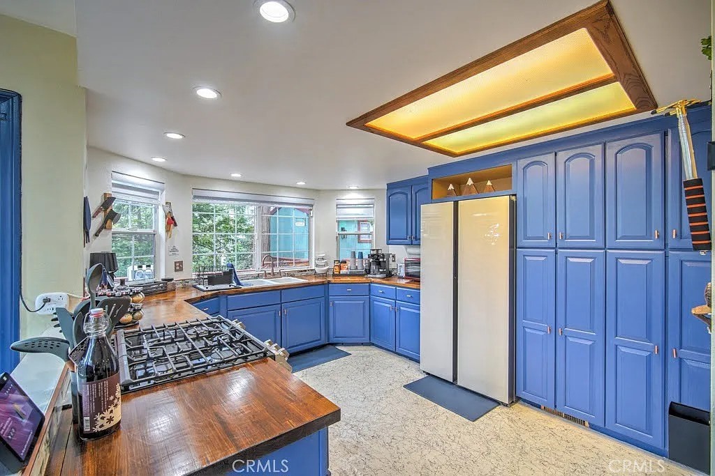 582 Rose Property Photo 10