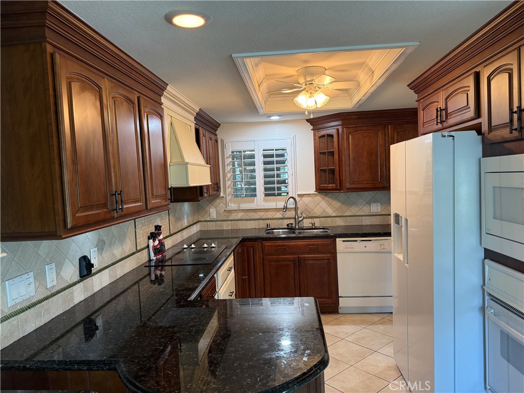 2186 Via Mariposa E E A Property Photo 5