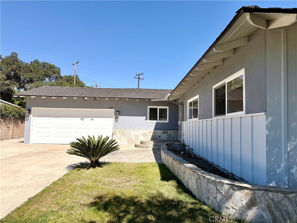 1429 Underhill Terrace Property Photo 2