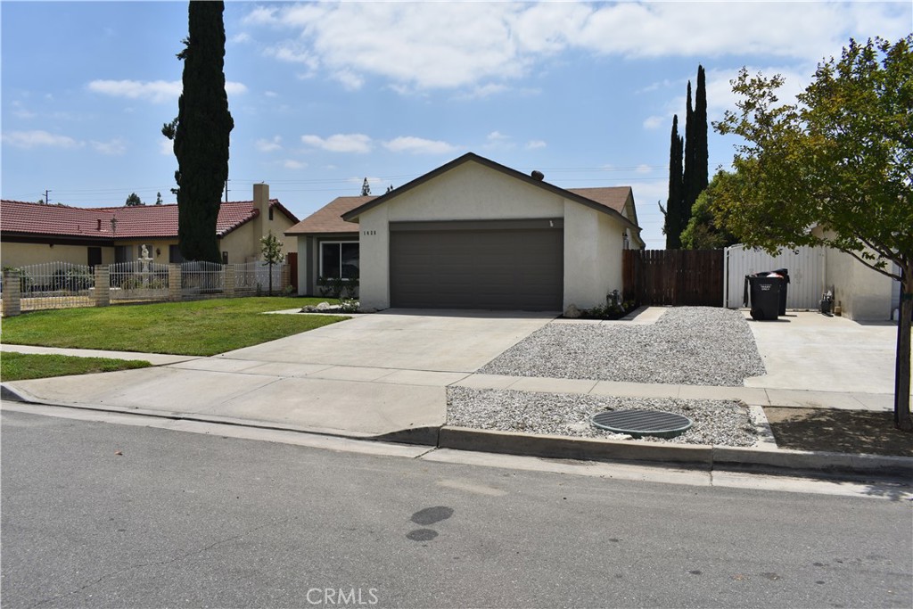 1425 Hunter Property Photo 3