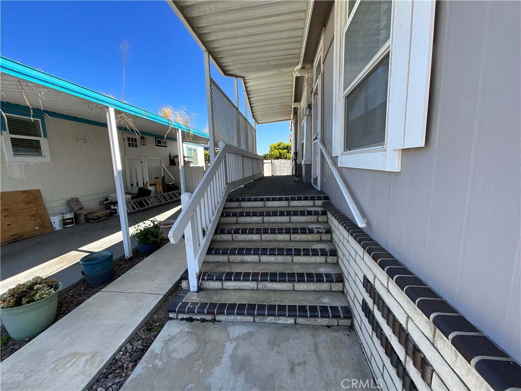 1750 Whittier Ave 22 Property Photo 2