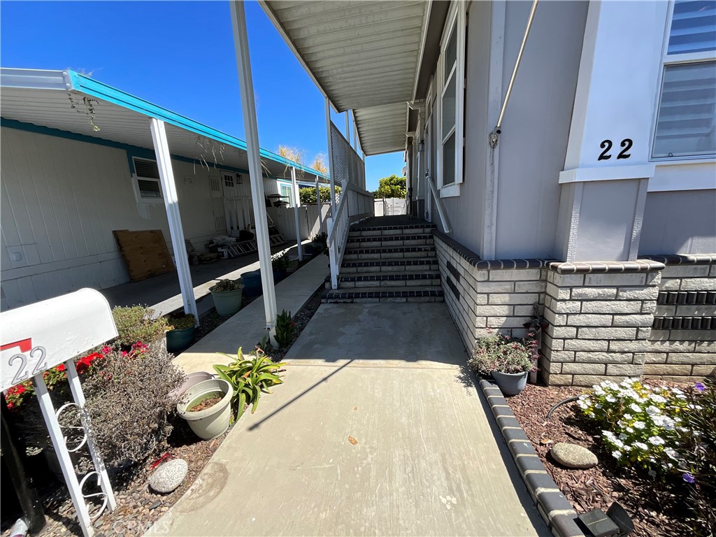 1750 Whittier Ave 22 Property Photo 3
