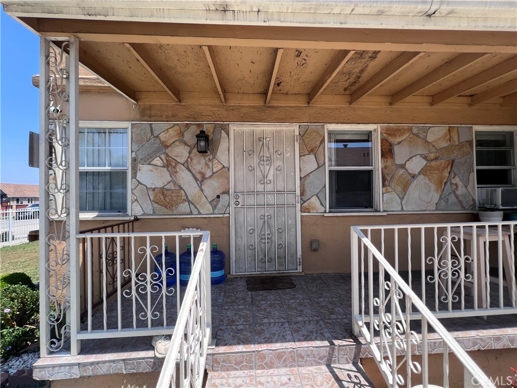 1726 W 83rd Property Photo 1