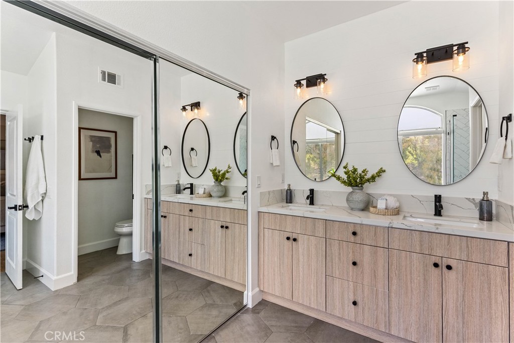 2688 N Bentley Property Photo 27