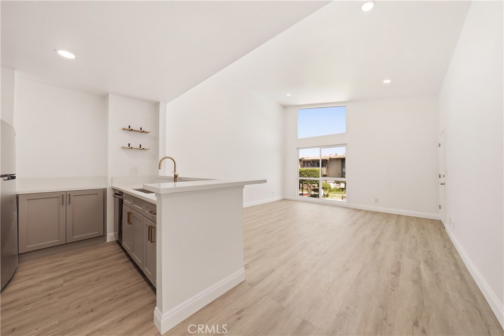 802 Coriander Drive B Property Photo 2
