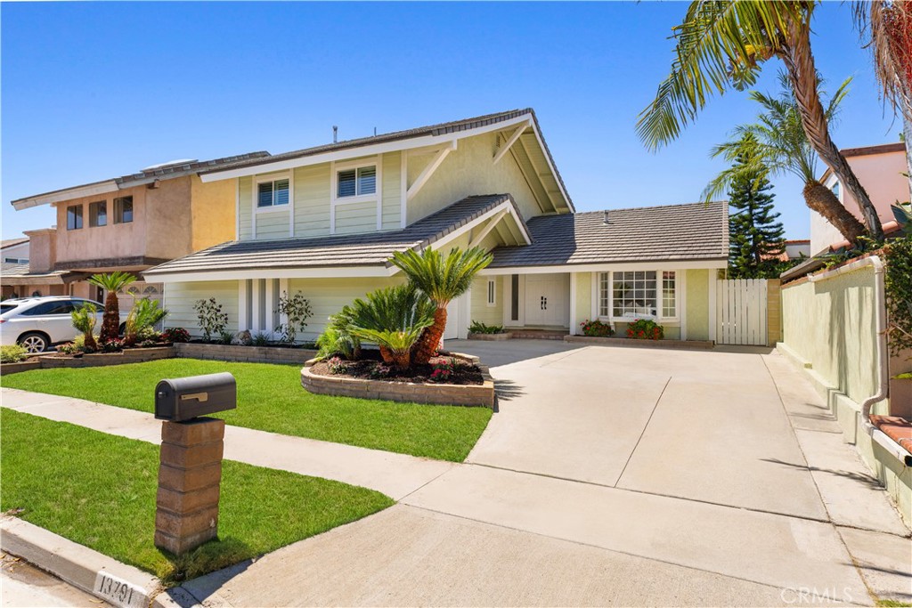 13791 Solitaire Property Photo 3