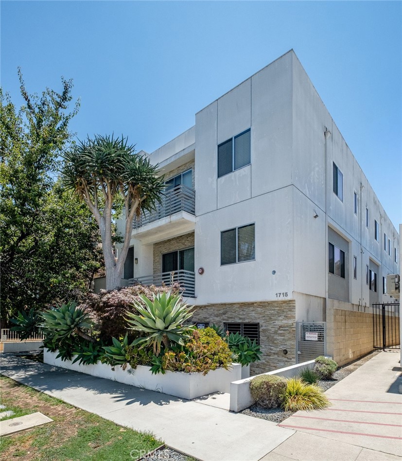 1715 Armacost Avenue 2 Property Photo 41