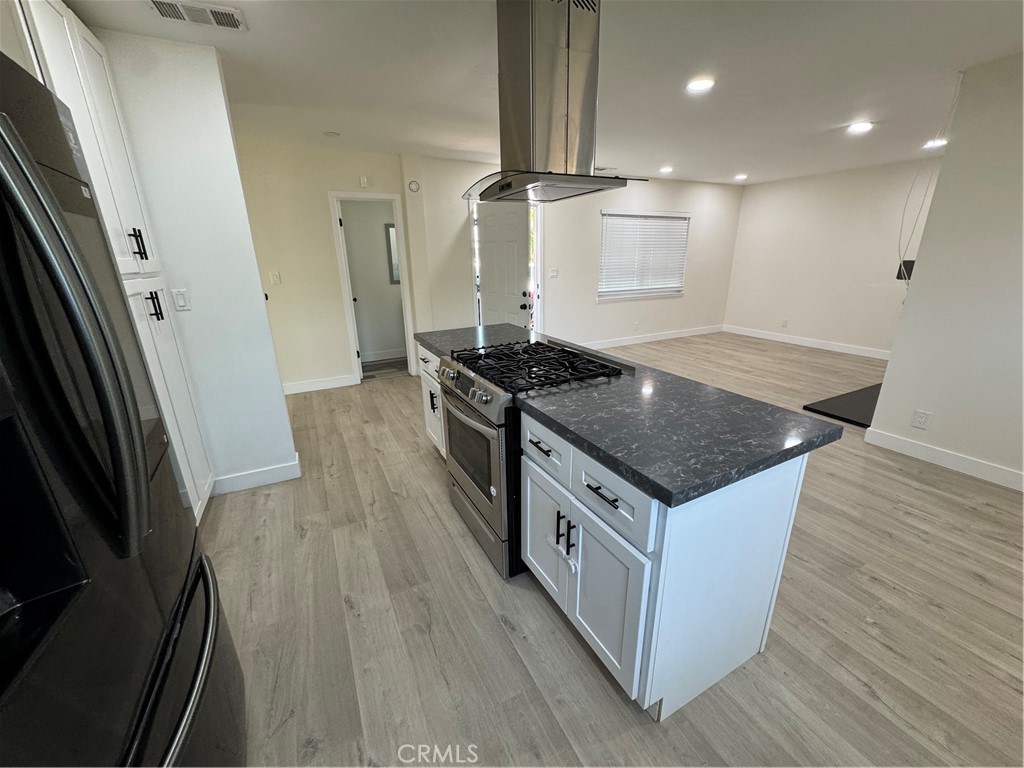 1415 E Gary Place Property Photo 4