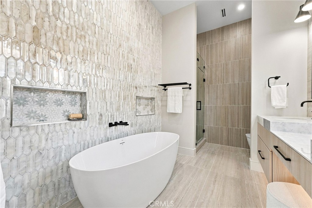 15362 Seine Cir. Property Photo 32