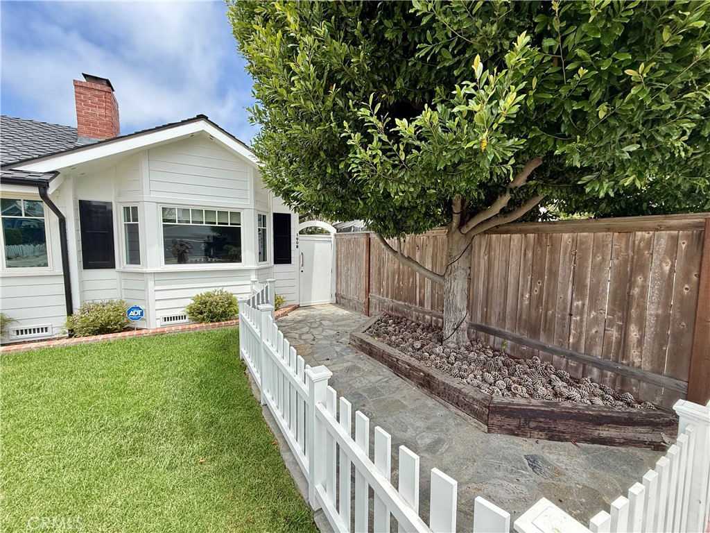 190 B Costa Mesa B Property Photo 1