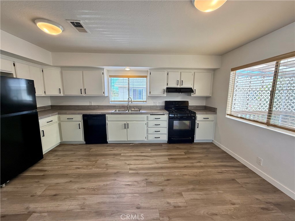 190 B Costa Mesa B Property Photo 3