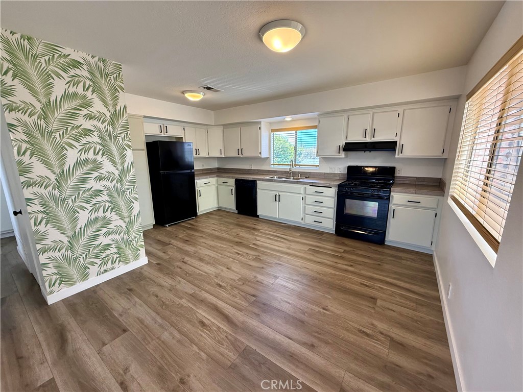 190 B Costa Mesa B Property Photo 4