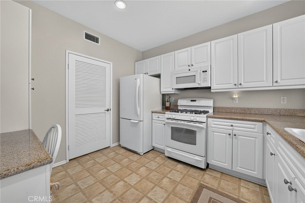 3273 Watermarke Place Property Photo 16