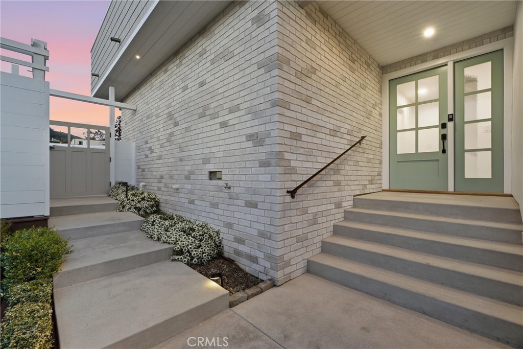 575 Through A Property Photo 5