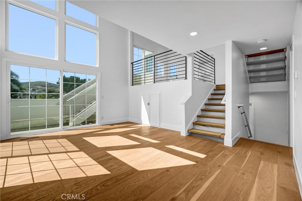 575 Through A Property Photo 7