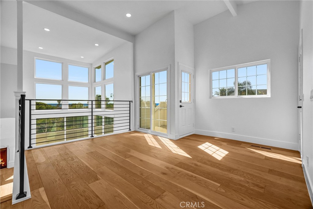 575 Through A Property Photo 9