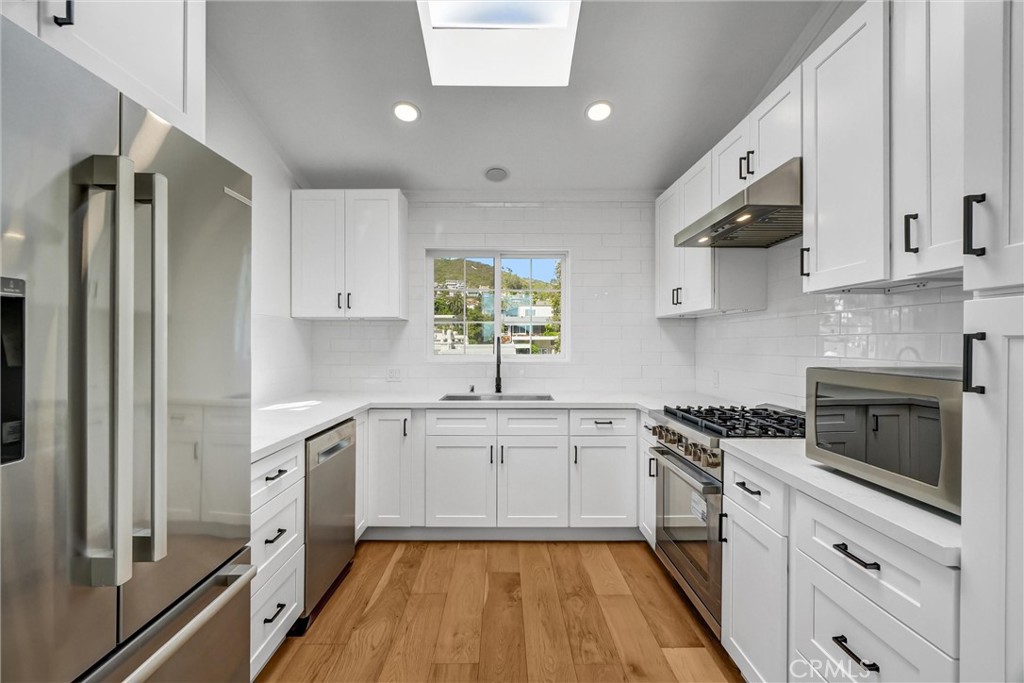 575 Through A Property Photo 10