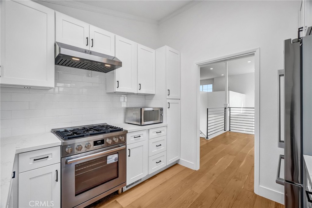 575 Through A Property Photo 11