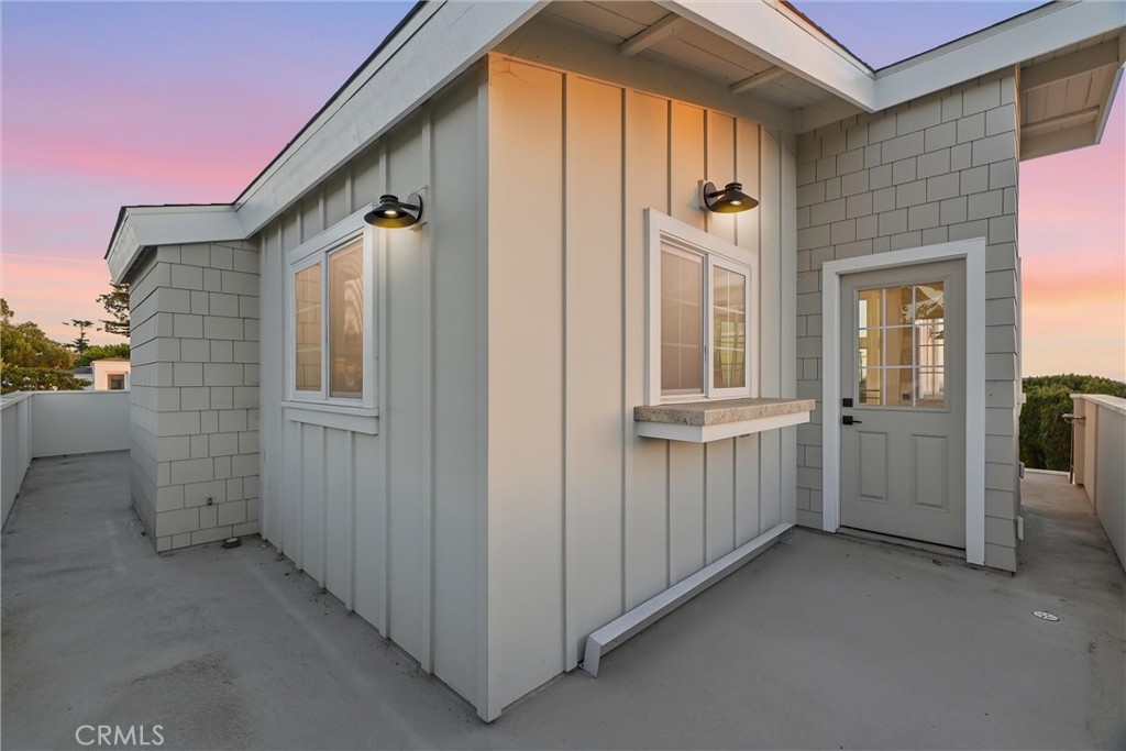 575 Through A Property Photo 14