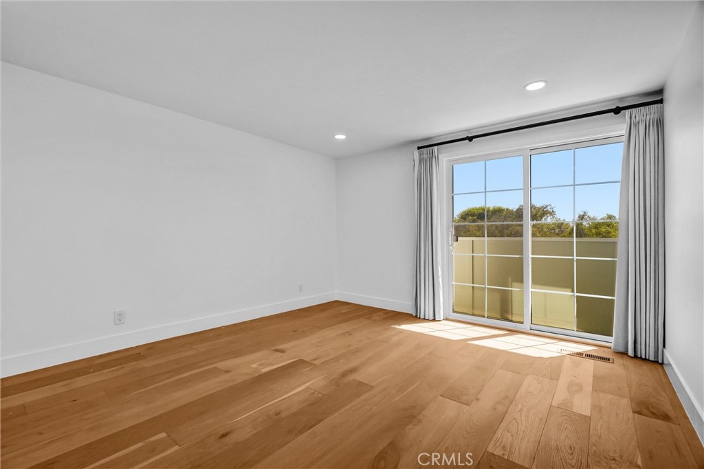 575 Through A Property Photo 17